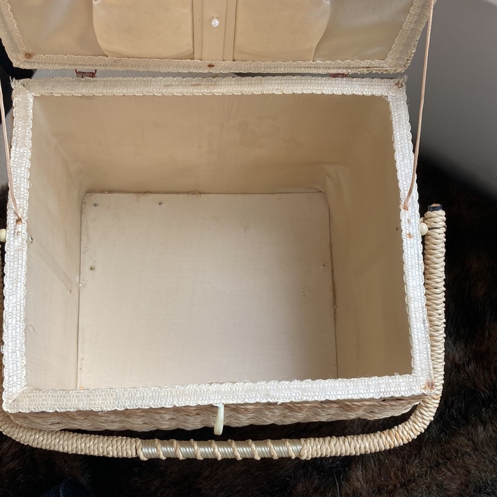 Eaton’s Vintage Sewing Basket - Picture 6 of 12